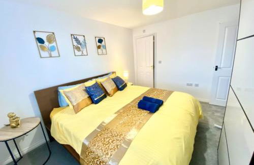 4 Bed House with Driveway Parking for 2 Cars - Rugby - Sleeps 10! Perfect for groups! - Foto 1