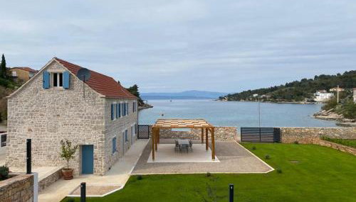 EST Villa DIOCLETIAN on Solta - luxurious villa, beachfront, private pool, outdoor BBQ, large terrace and garden, free parking - Wonderful privacy - Foto 4