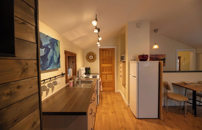 Downtown Whitehorse - Treehouse - Photo 7