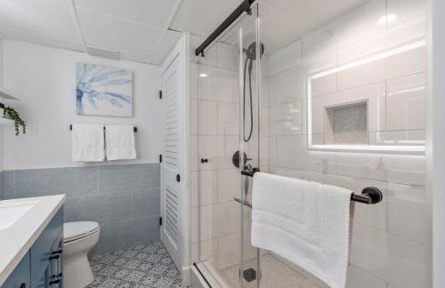 Modern Oceanfront 1 Bedroom Condo, Prime Location, Stunning Views at Beach Cove Resort - Foto 13