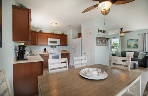 Seas the Day - Spacious Waterfront Pool Home, 50` Dock! - Foto 15