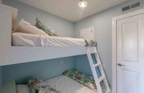 First-Floor Condo Steps from the Beach with Shared Pools, Hot Tub, Game Room - Foto 6