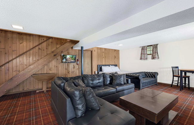 Boondock Bliss - Lakefront, Private Dock Sleeps 15! - Photo 15