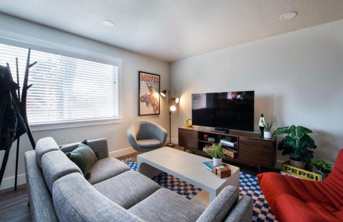 The Yellow Door Denver - Mid Century Design & Comfort - Foto 14