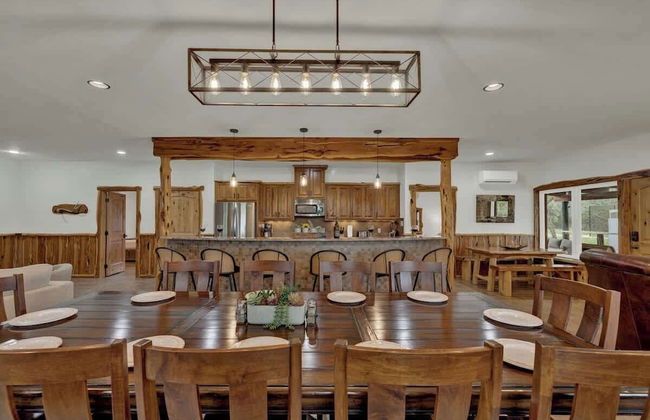 Oakridge Ranch: Pool + Hot-tub, Pickleball Court, Whiskey & Wine Room - Foto 6