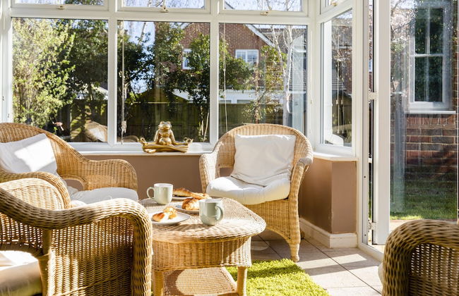 South Downs retreat house with parking - Photo 15