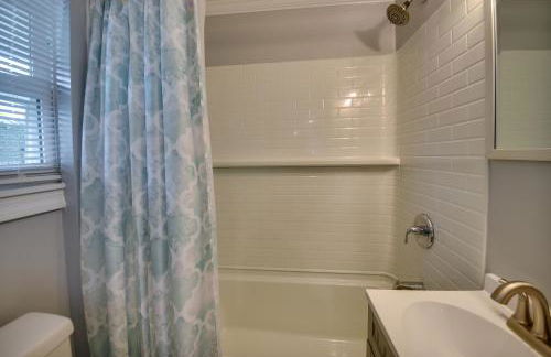 Walk to Beach Hampton Home with Grill! - Foto 14