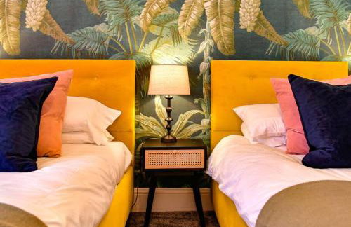 Stylish 3 Bed Home with Parking! - Photo 44