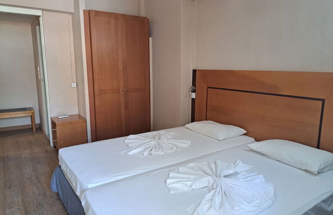 Bristol Hotel & Apartments - Photo 7