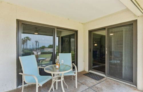 Amelia Surf and Racquet Club Condo - 1st Floor Ocean View - Pools - Tennis Courts - Sleeps 4 - Foto 13