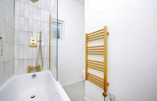 Newly refurbished 2 br apartment with a beautiful garden - Foto 12