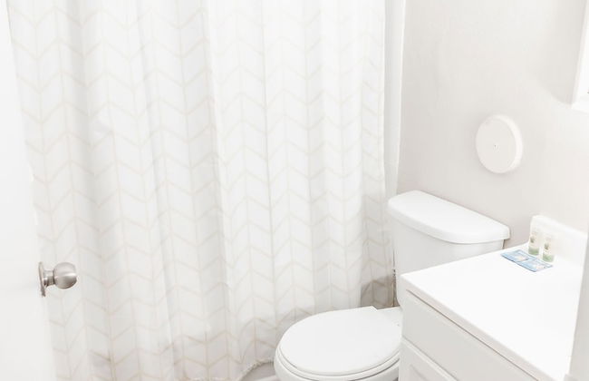 Inviting Weekend Getaway in Clayton With Pool - Foto 11