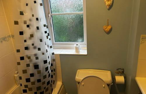 Brades Rise House - 3 bedroom house with 2 toilets with a private garden - Foto 16