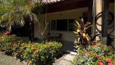 Aconchegante Casa Triplex perto Praia com Piscina - Foto 2, Garden, Garden view