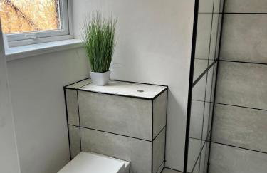 ResiLets - Ground Plessey Road Apt - Foto 7