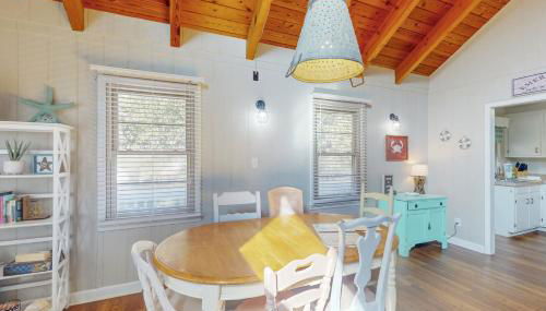 3rd-row beach cottage with ocean views, beach access, deck, & grill - Foto 4