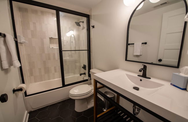 Sosuite NEW 2BR Apt w W D Split Level - Foto 3