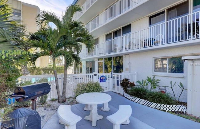 2 Bedroom Waterfront Pool Side! - Foto 55