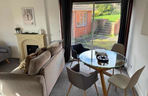 Large 4 Bed with Parking - Foto 1