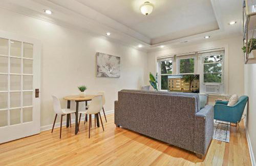 2BR Alluring Apartment with Laundry - Cullom D3 - Photo 3