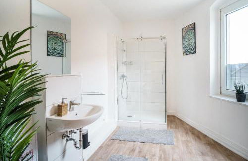 Osnabrücker Strasse Wooon 10 Einzelbetten I 5-Zimmer I TV I Bad NEU I Premiumbettwäsche - Foto 9