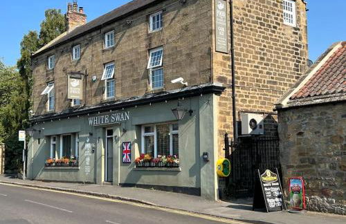 10 Bed Stunning House in village, with Hot Tub - Photo 6