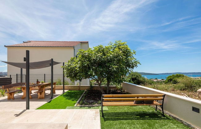 Contemporary Apartment With Terrace and Spacious Garden - Foto 14