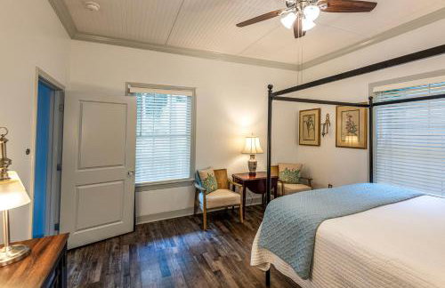 Creole Cottage - 2 Bed, 1 Bath, Pet Friendly with Fee, Walk to Downtown, Grill, Washer & Dryer - Foto 53