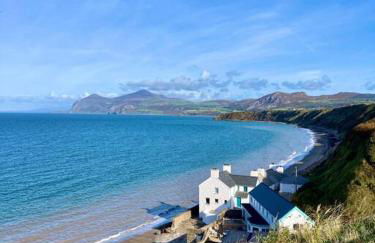 Beach Front Apartment - Photo 6