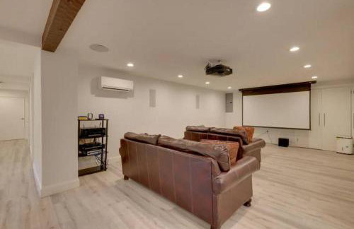 Cape Cod Home w/Ocean View, Roof Top, Pool & Hot Tub - Photo 9