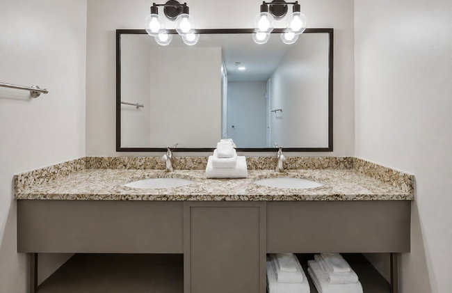 Global Luxury Suites at Georgetown - Photo 67