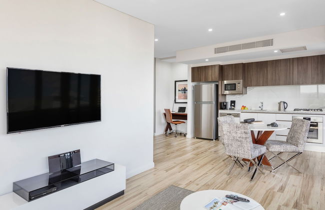 Meriton Suites Church Street, Parramatta - Photo 36