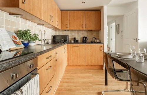 Lux Waterfront 2 bed Apt, V&A 10min walk, St Andrew's Golf 25min drive - Foto 1