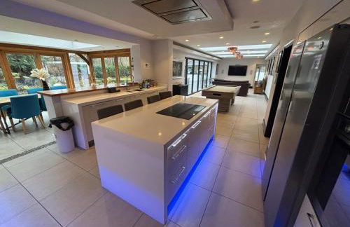 Mereside House Private Pool Retreat - Photo 17