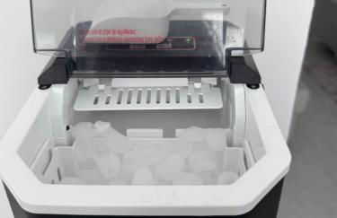 4bdrm Waterfront salt water Pool home with Outdoor theater Game Rm Make up vanities in every room Perfect for Game days and concerts trips to Miami Hard rock stadium and hotel 15 mins away - Foto 16