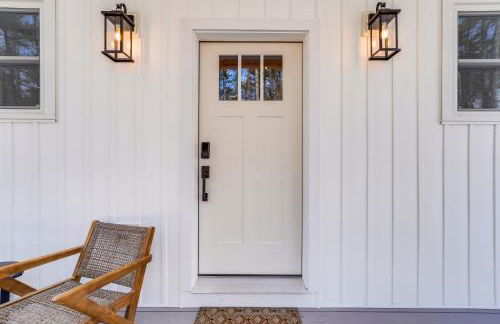 Walk to Beach and Sebago Lake Luxe Family Getaway! - Foto 32