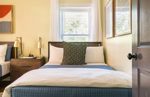 Chic 4BR 3BA Historic Home Near Country Club Plaza - Photo 22