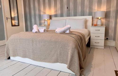 Spacious 6BR Victorian Home in 14 Somerford Near Wolverhampton Centre with Free Parking - Foto 12