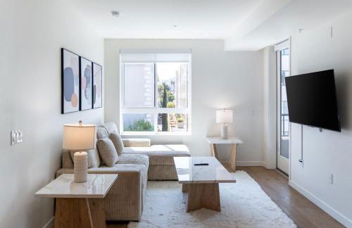 Luxury 2 Bedroom Residence With Fitness and Outdoor Pool - Photo 20