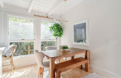 Charming Victorian Oasis with an Elegant and Spacious Haven - Foto 40