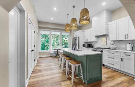 Luxe by the Lake - Pool Access - Photo 18