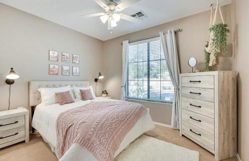 Shop, Golf and Hike Surprise Group Getaway with Pool! - Foto 14