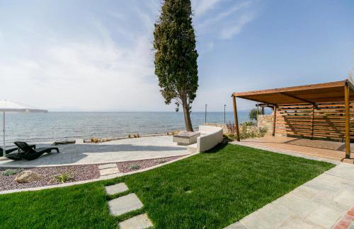 Mermaid Beachfront Villa - Photo 15