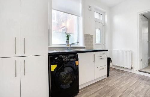 Spacious & Modern Oasis, 4-Bed House, Sleeps 7 - Foto 21