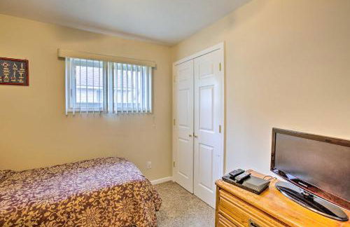 Peaceful Lakefront Houghton Lake Property with Patio - Foto 23