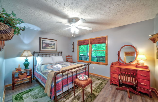 2 Bedroom Home in Ellijay! Private Hot Tub and Sunset Views - Foto 21