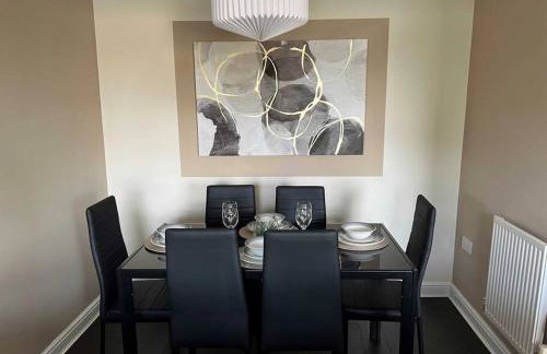 Large 4 Bedroom 3 Bathroom Town House with Secure Parking by Amazing Spaces Relocations Ltd - Foto 8