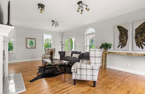 Colonial Manor - Photo 14