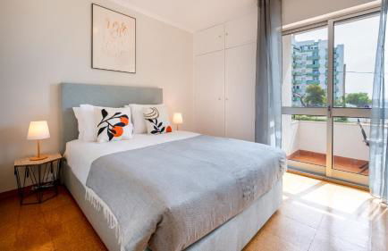 Comfy 3 BDR Flat With Pool & Balcony by LovelyStay - Photo 3