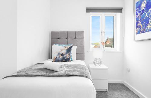 Stylish Two Bed Apartment -Cradley Health - Smart Tv - Netflix - Parking 27BC - Foto 12